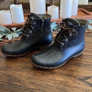 Sperry Women's Saltwater Quilted black  duck Boots size 8M